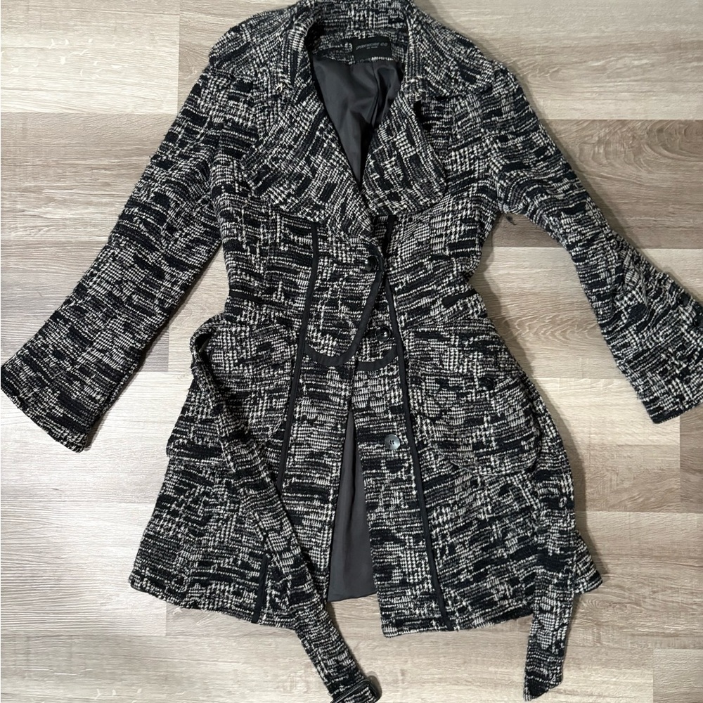 Premier CC Club Black and White Textured trench coat. Women’s medium.